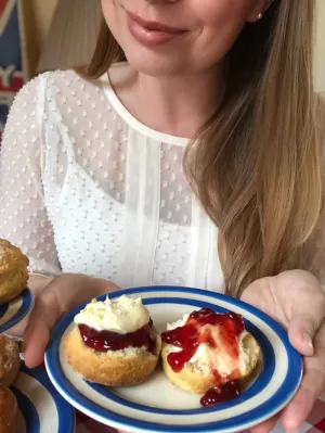 Scones Jam first or cream first