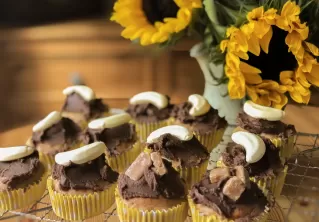 Vintage inspired banana & cinnamon cupcakes recipe