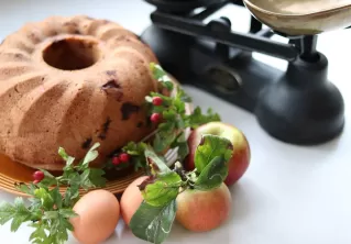 Autumn Apple Bundt Cake