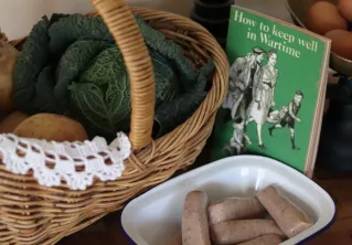 Pigs in Clover: a wartime ration recipe