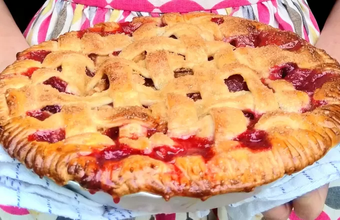 Ella's wickedly English Plum Pie