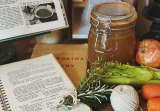 How to make traditional homemade chicken stock