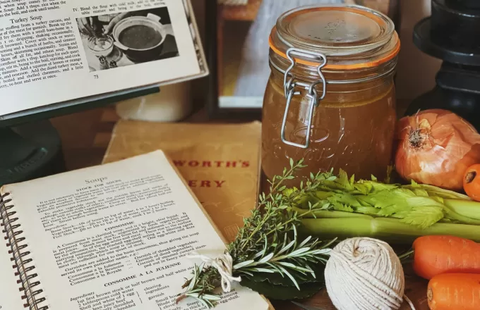 How to make traditional homemade chicken stock