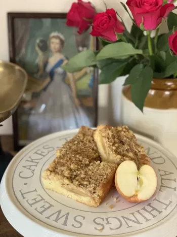 How to make apple crumble cake